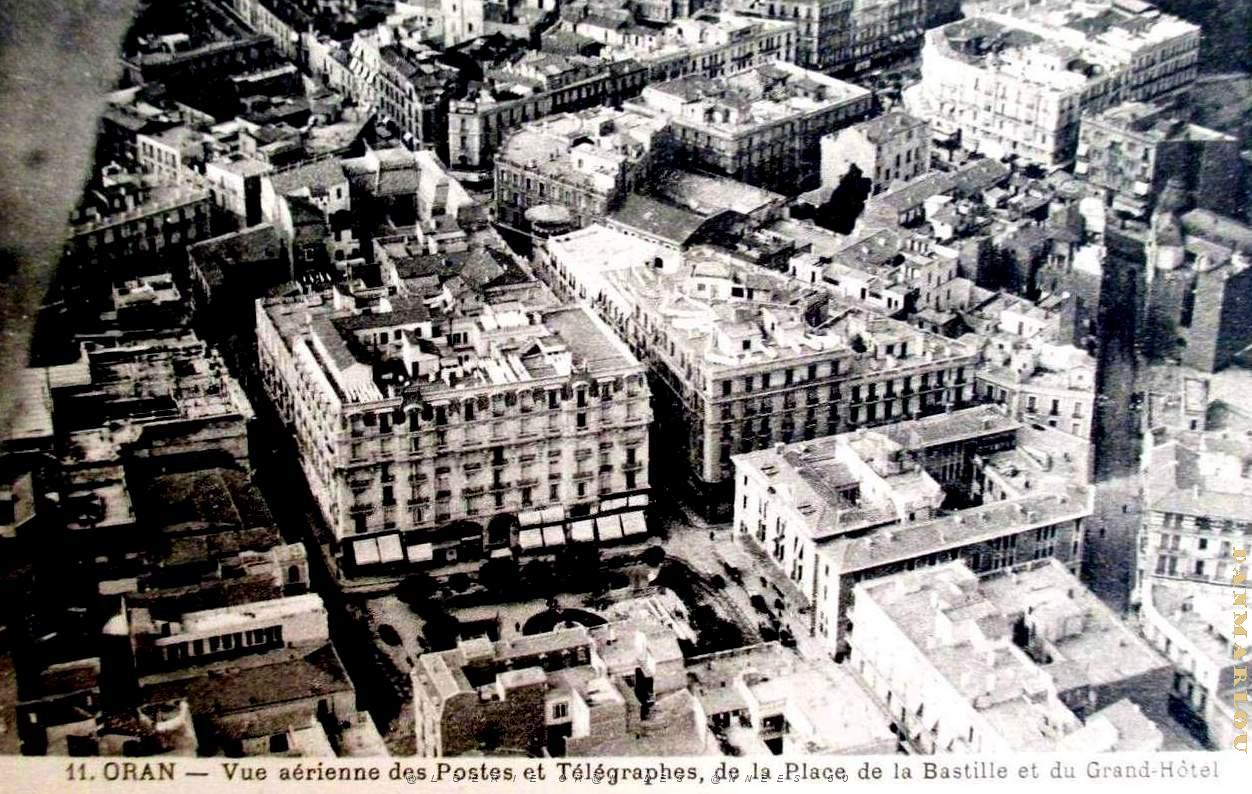 Oran - Vue aerienne Poste, Place de la Bastille et Grand Hotel.jpg